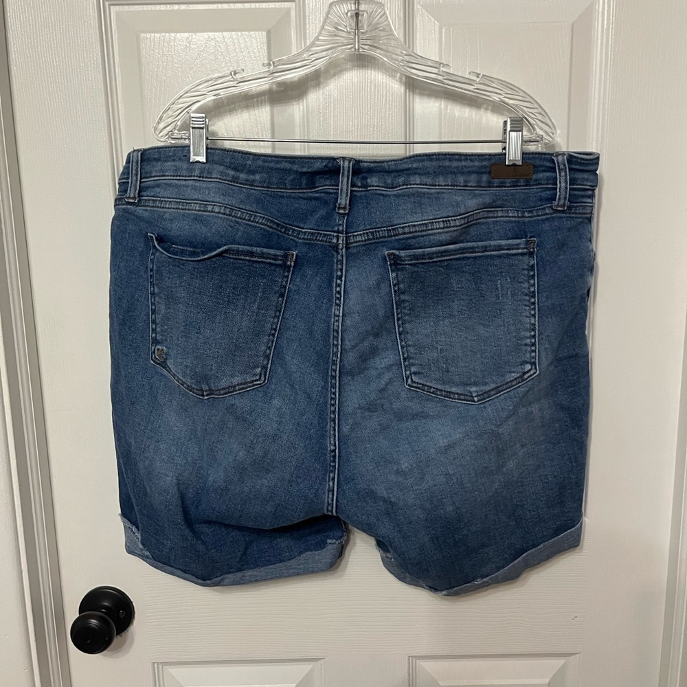 Kut from the Kloth Katy Boyfriend Jean denim Shorts Bermuda length size 22 - Picture 4 of 6